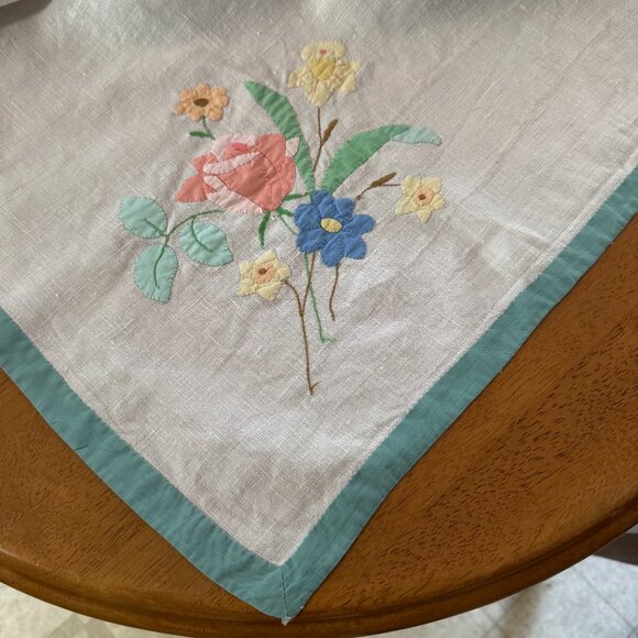 Cottage Core Flower Appliquéd Small Linen White Tablecloth Green Pink Blue 33x35 - Picture 1 of 9